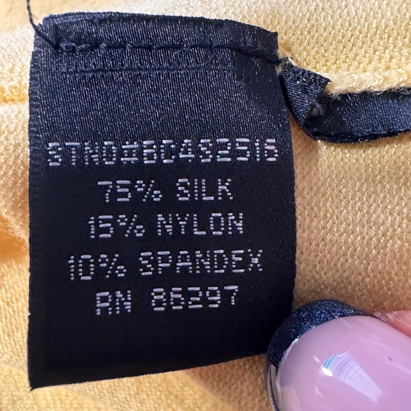 BCBG Maxazria 75% Silk Blend Yellow and white Knit Sweater NWOT - Picture 8 of 9